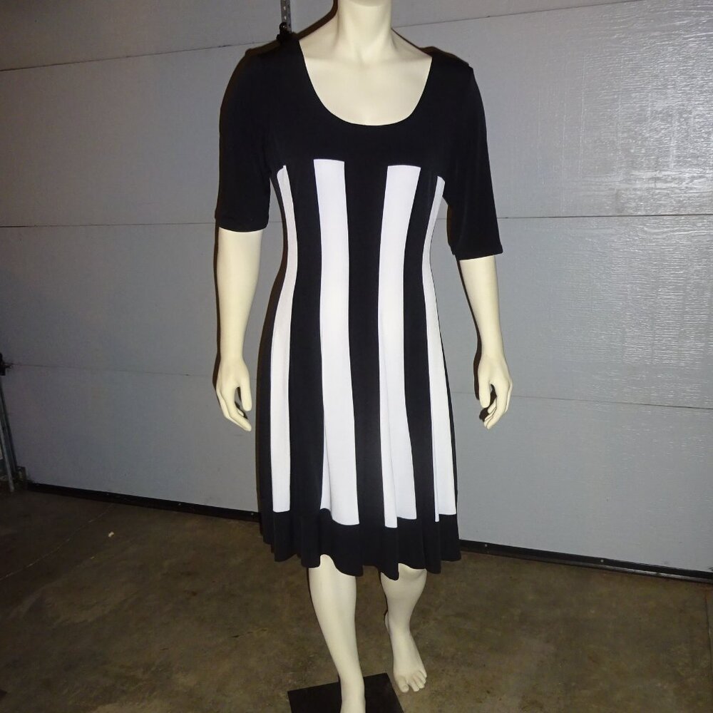 Black & White knit flare dress, Sz 14
